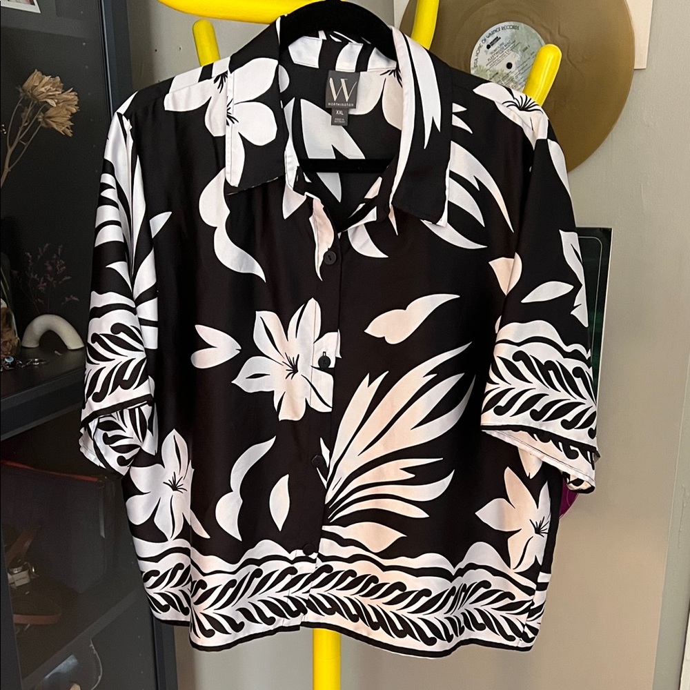 Women's Black and white Floral Top